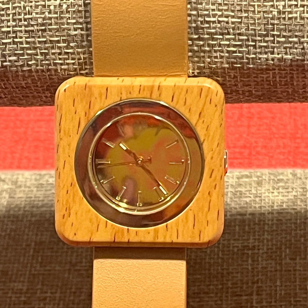 TORY BURCH AUTHENTIC ‘LIZZIE’ SQUARE FAUX WOOD DESIGN GENUINE LEATHER WATCH - Picture 8 of 17
